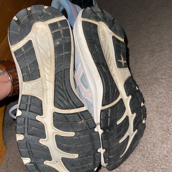 3 pairs of Brooks brand sneakers - Picture 6 of 6